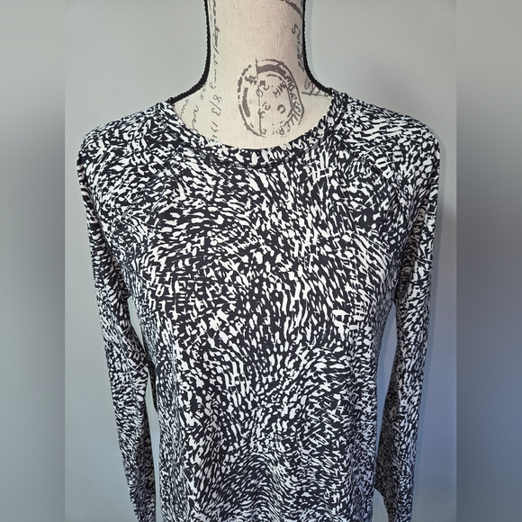 Athleta Long Sleeve Shirt In Medium - Picture 2 of 12